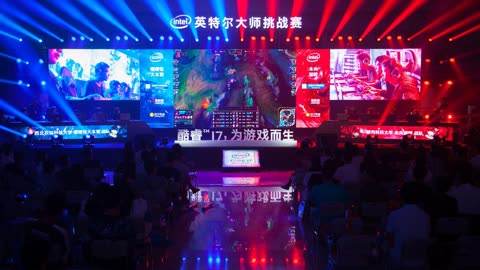 后场三人发